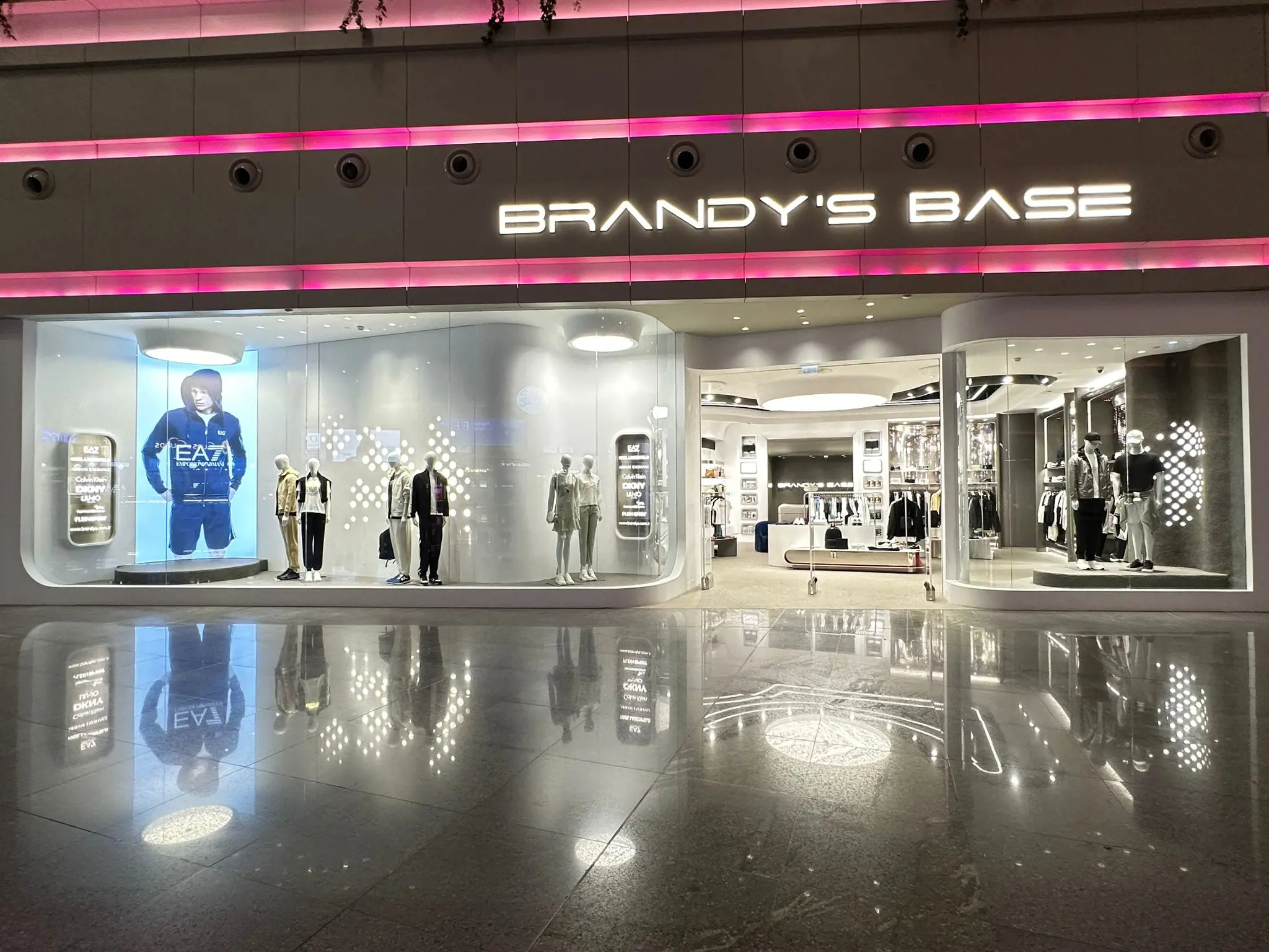 Brandy's By Mendos