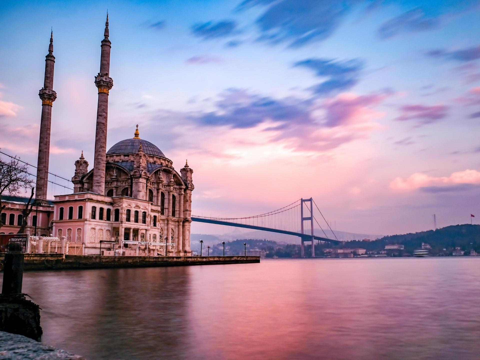 The 10 Best Spots to Watch the Sunset on the Bosphorus