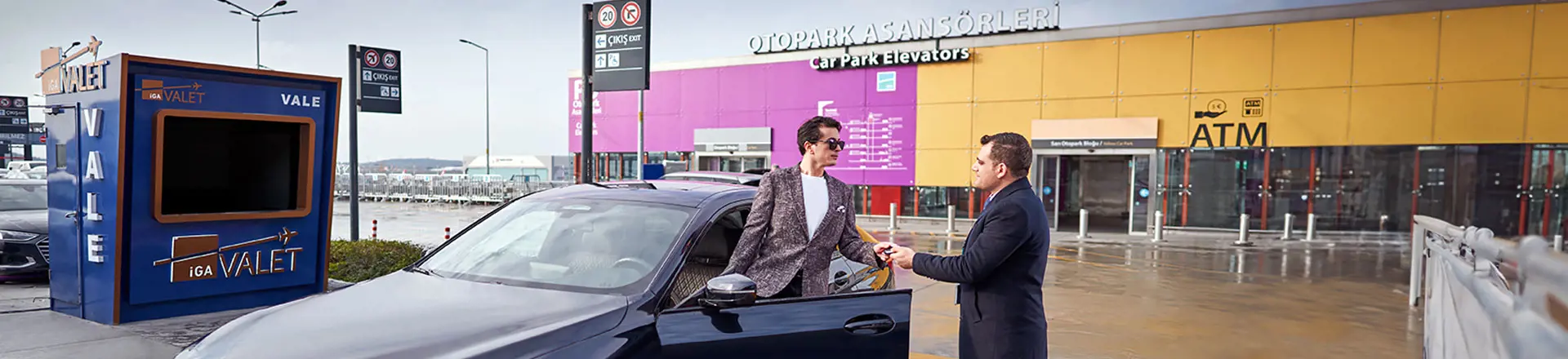 a passenger arriving istanbul airport by using public transport